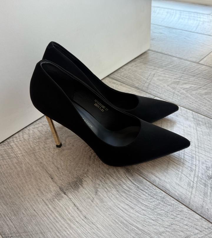 Вечерние туфли с золотым каблуком