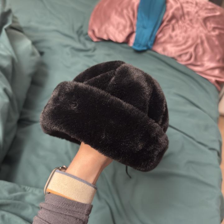 Пушистая шапочка бинни