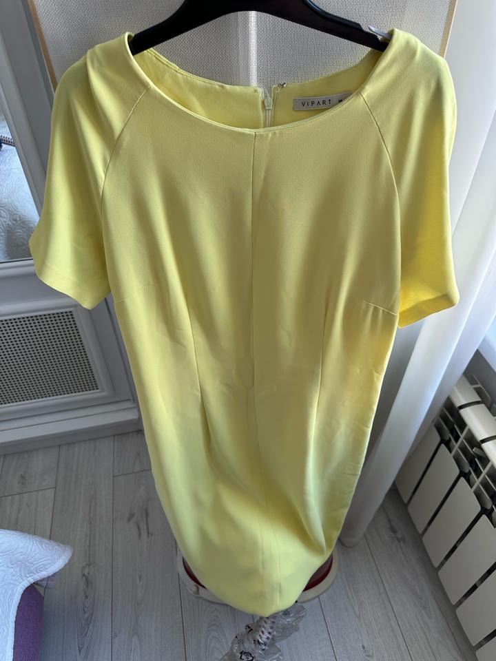 Лимонного цвета итальянское платье