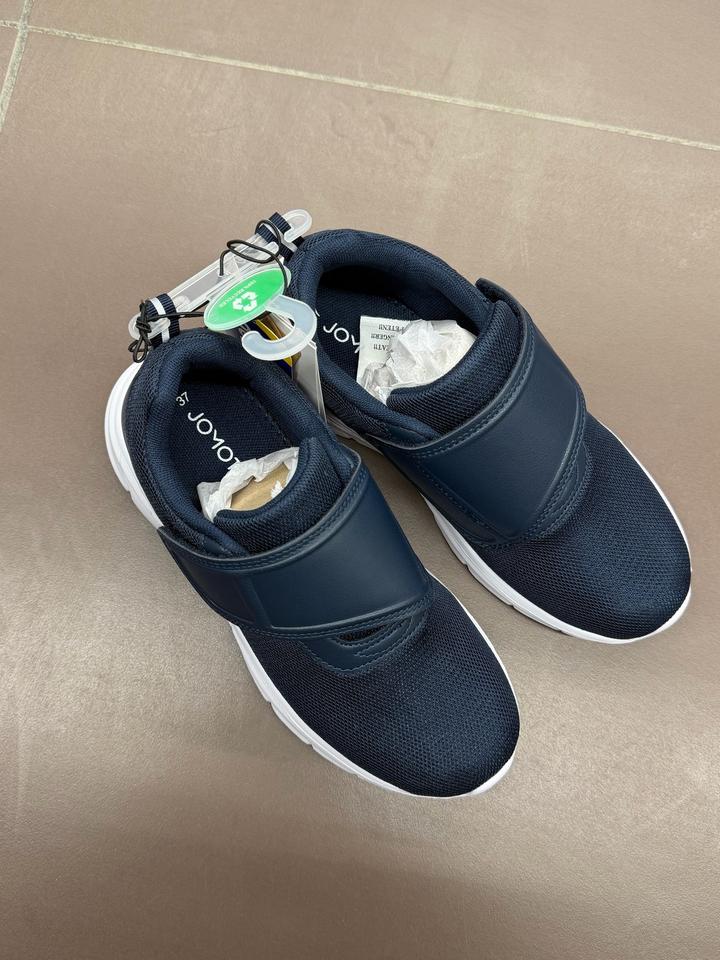 Кроссовки женские