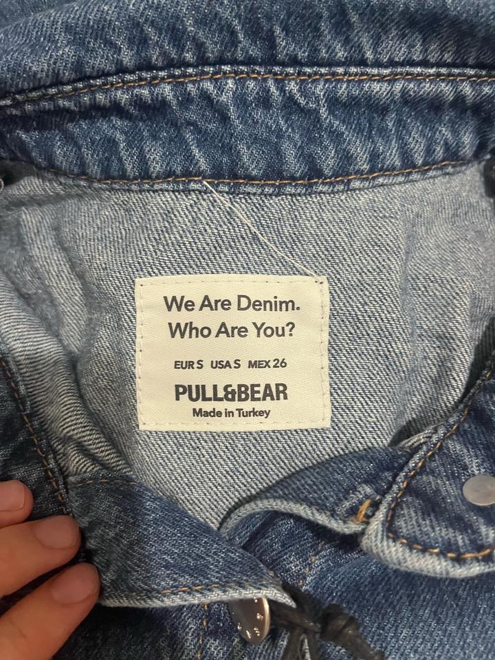 Темно синяя джинсовка Pull and Bear