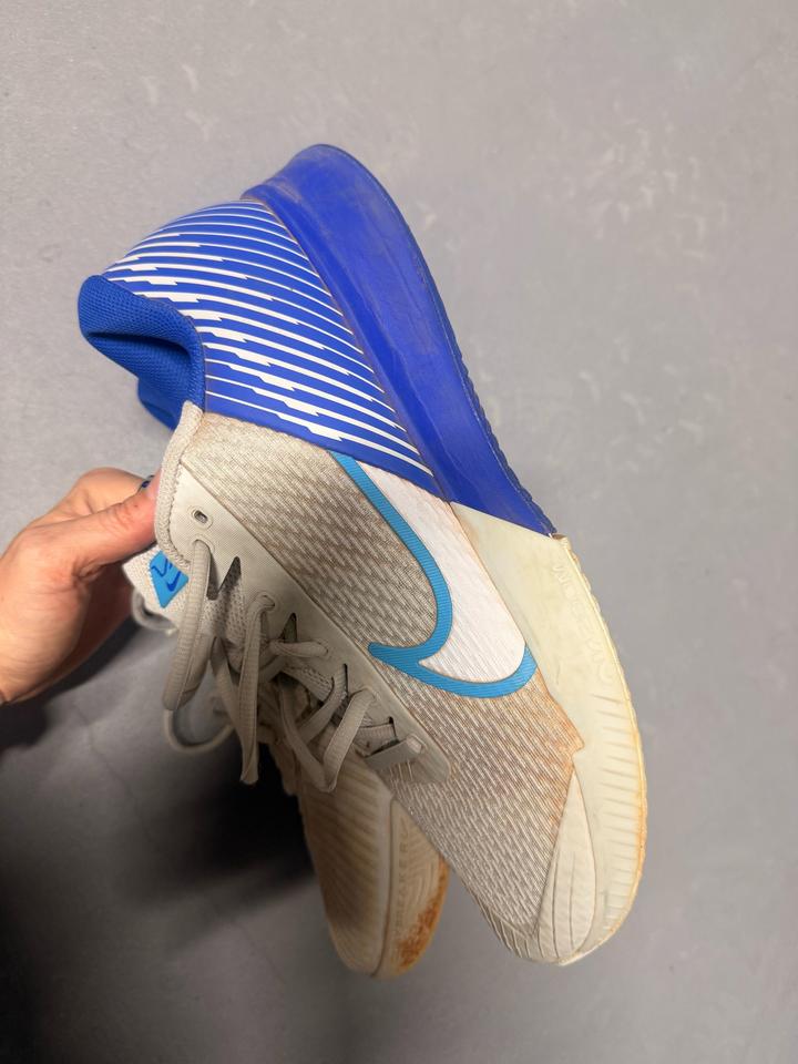 Теннисные кроссовки nike грунт