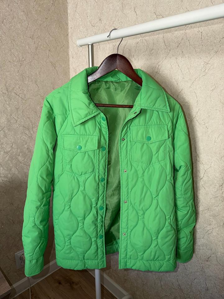 Зеленая куртка
