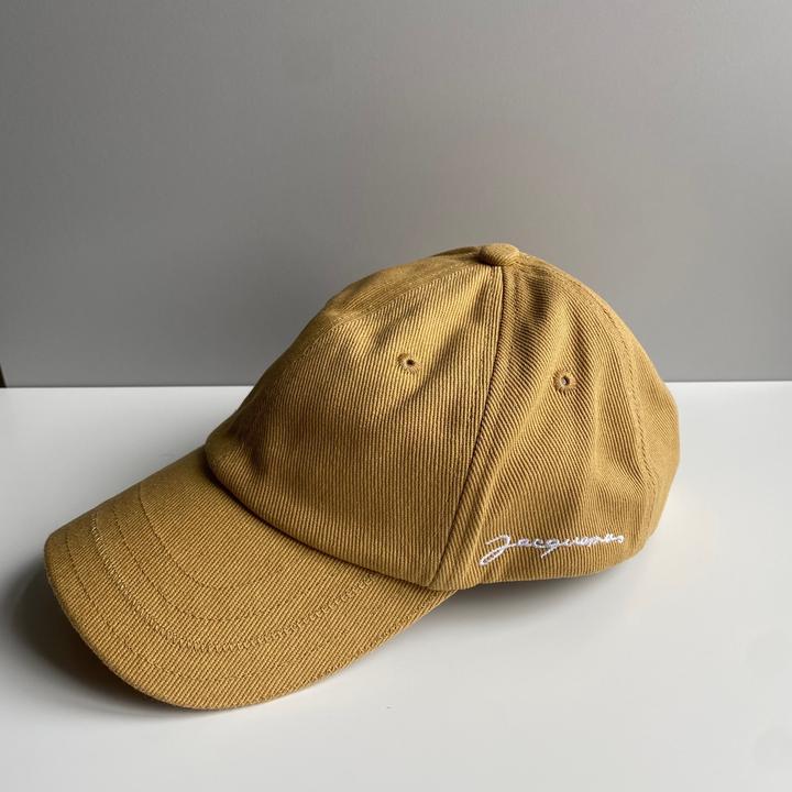 Бежевая кепка Jacquemus