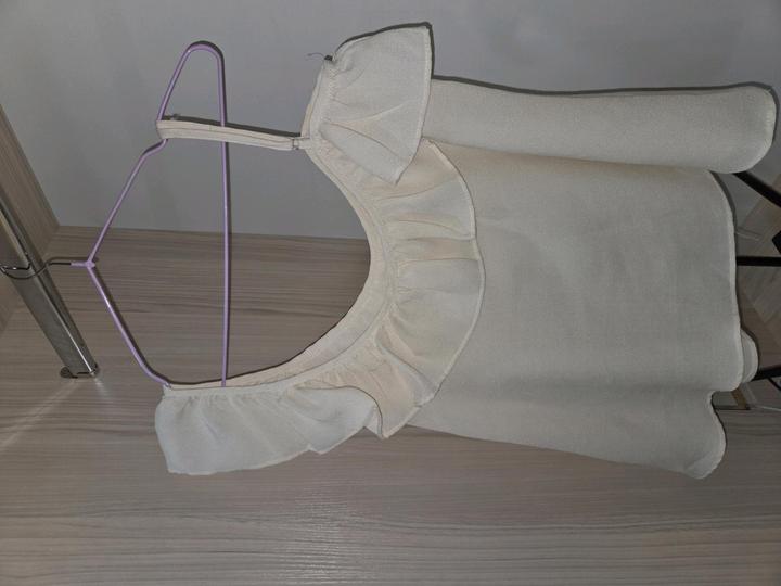 Блузка молочного цвета из льна