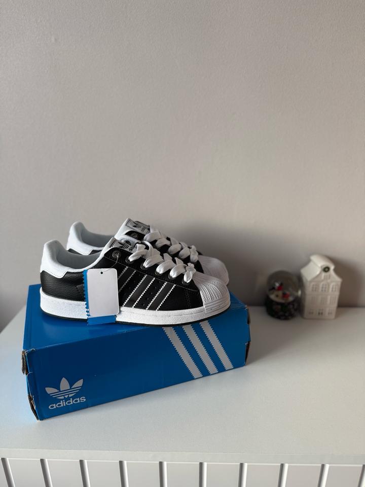 Adidas Superstar