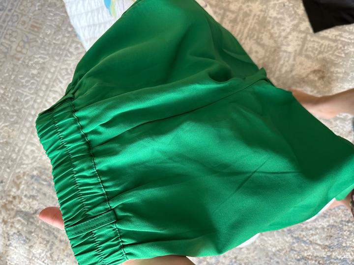 Зеленое брюки паллацо и топ