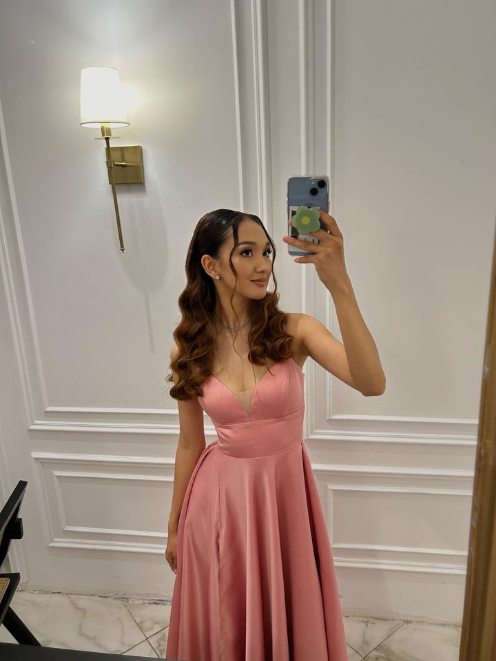 Розовое вечернее платье