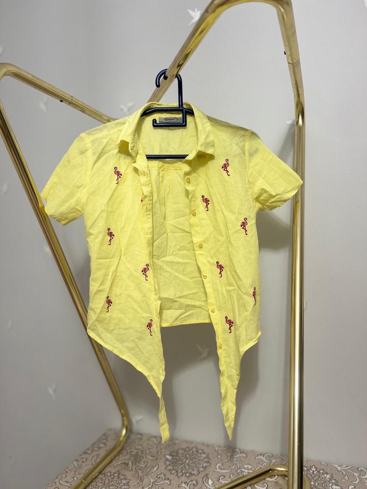 Желтая рубашка