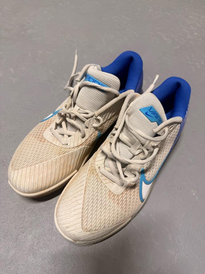 Теннисные кроссовки nike грунт