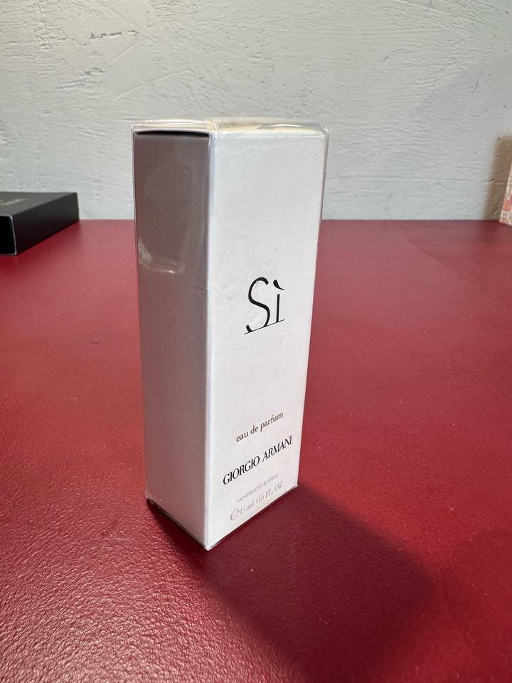 Парфюм Giorgio Armani Sì