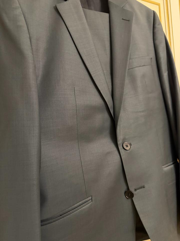 Мужской классический костюм серый