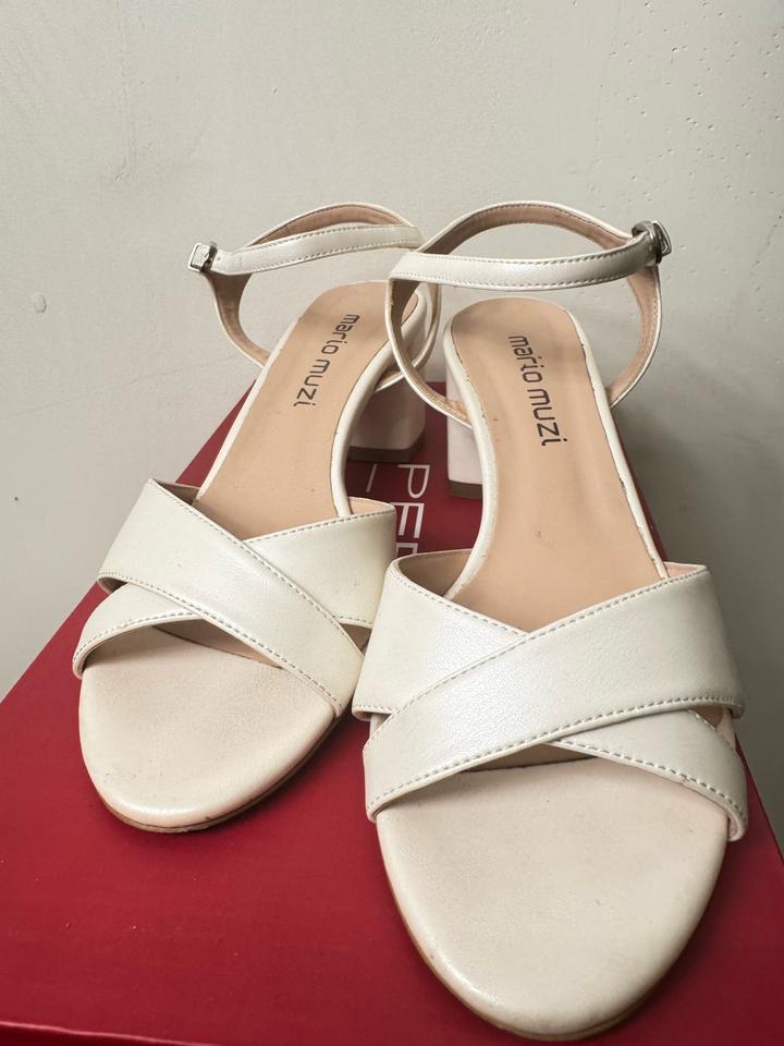 Новые кожаные босоножки