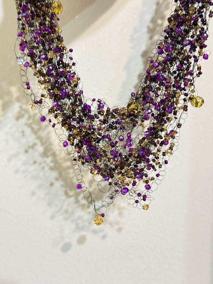 Колье из кристаллы и бисера ручной работы цвет аметист