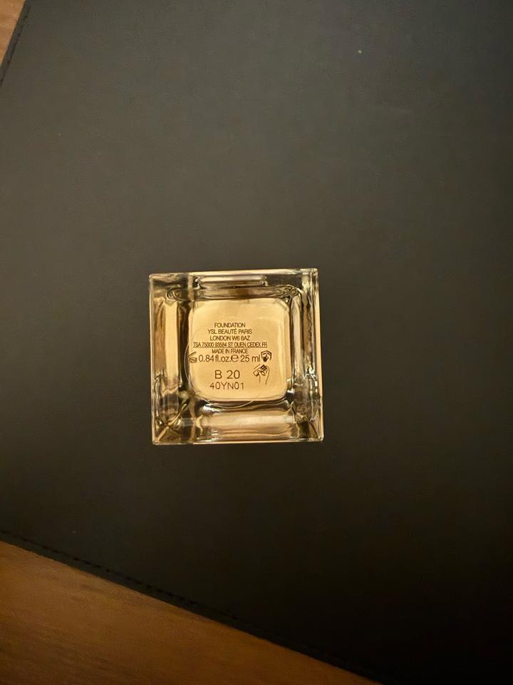 Тональный крем yves saint Laurent оттенок В20