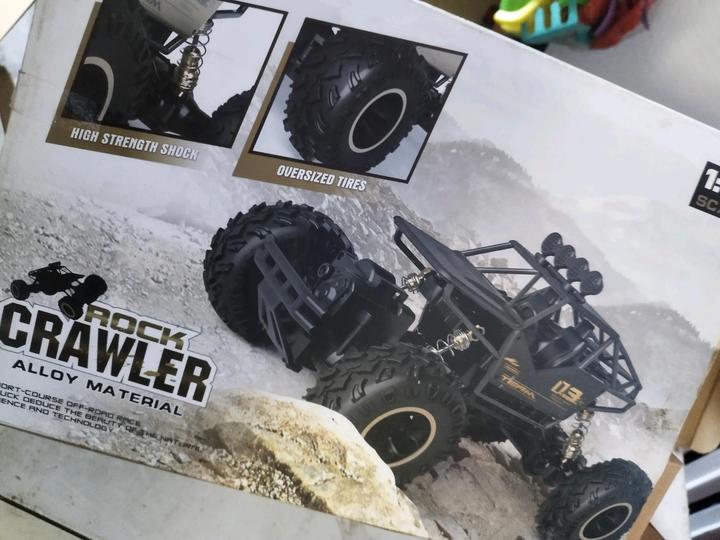 Машинка на пульту новая