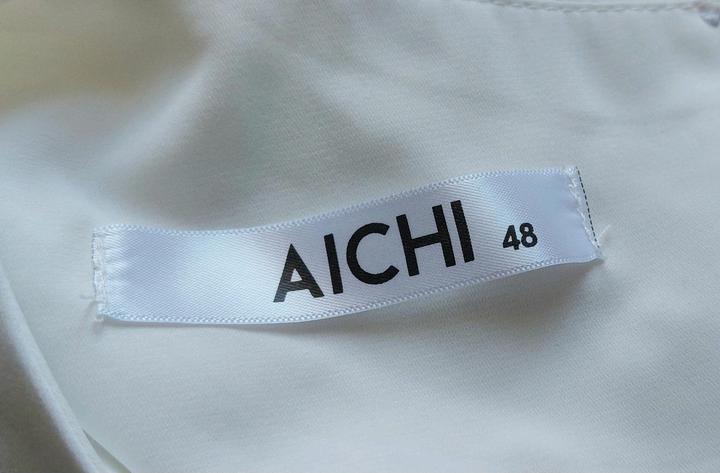 Белая блузка от бренда AICHI