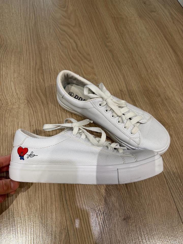 Белые крассовки