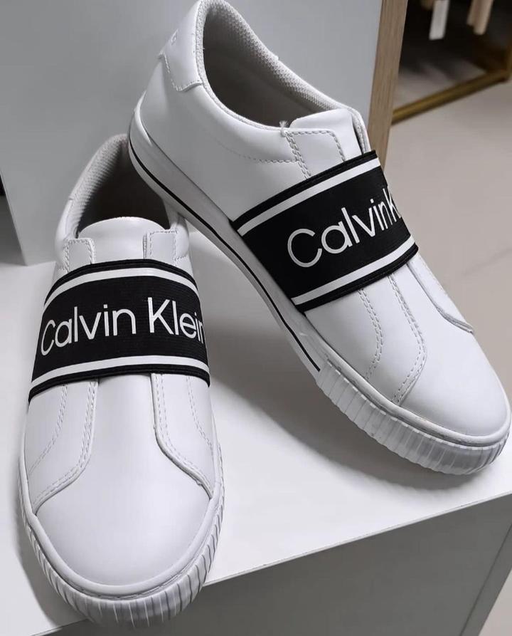 Продаю обувь