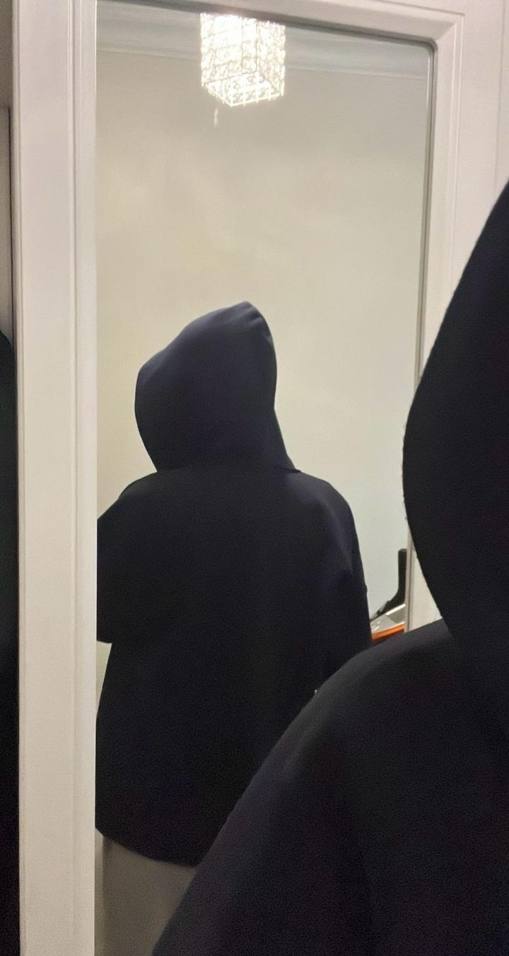 Темно синия зипка