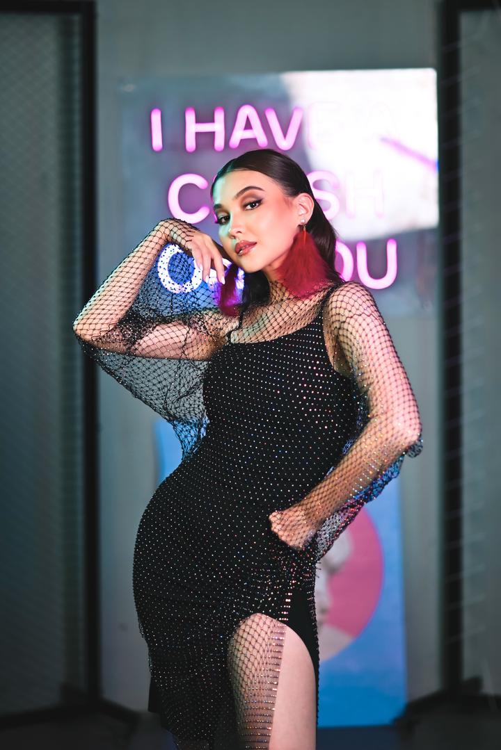 Черное платье-сетка