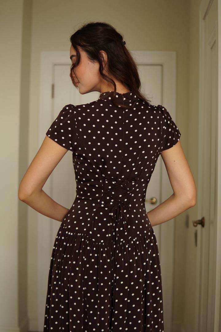 Коричневое платье с завязками новое