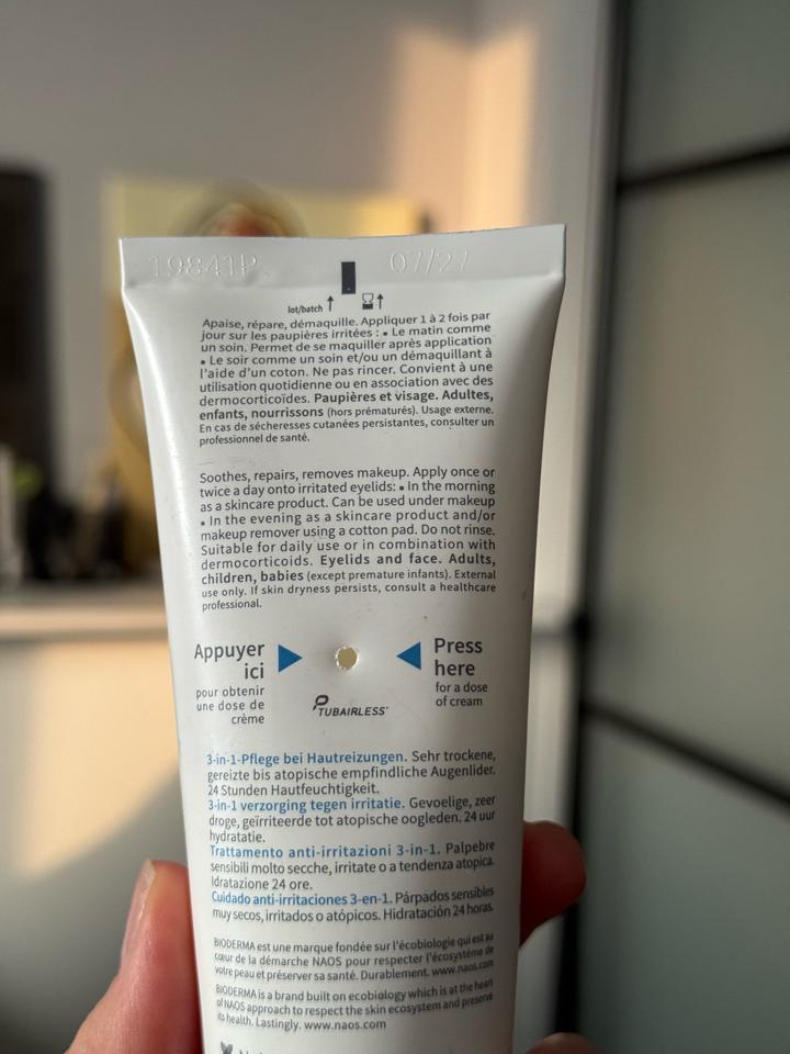 Bioderma крем Интенсивный уход за областью вокруг глаз