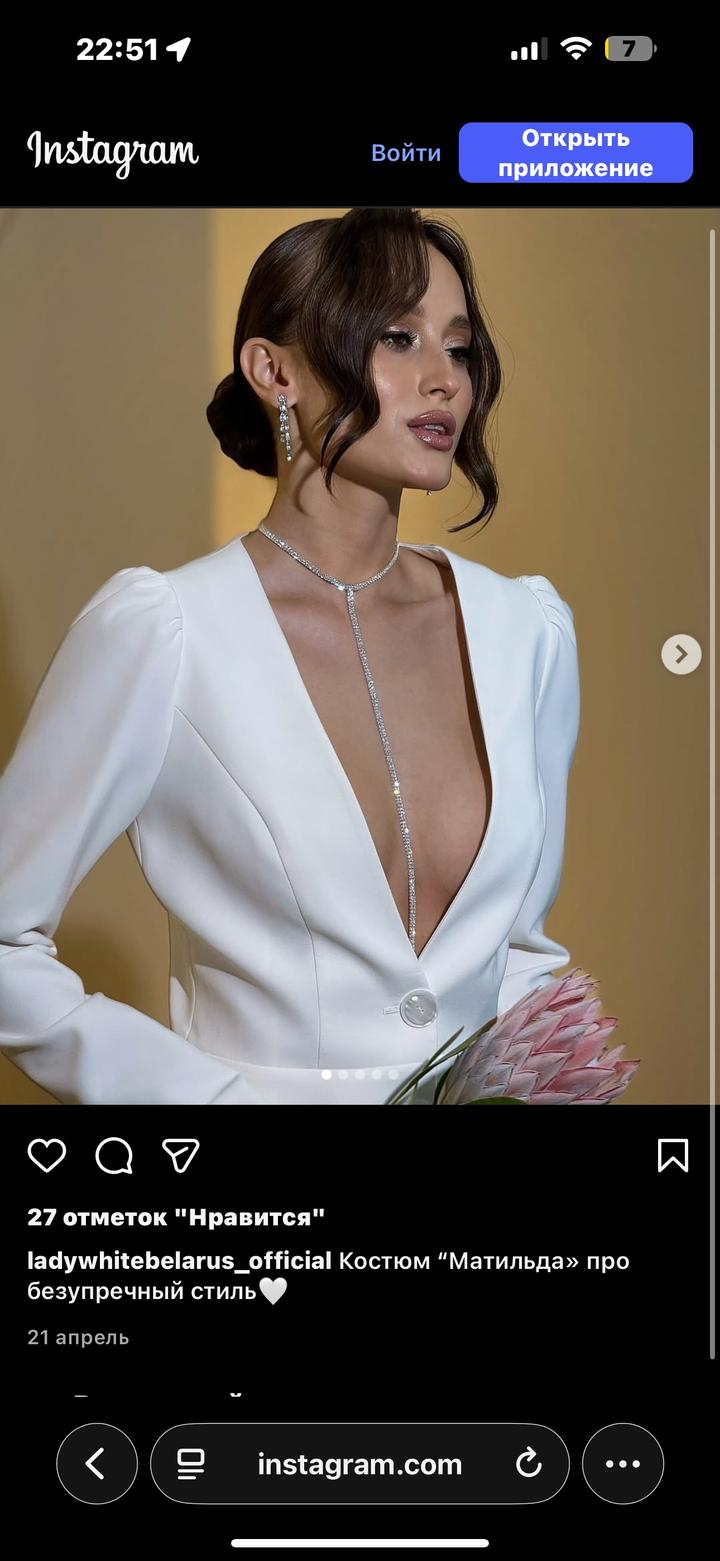 женский белый классический костюм пиджак и брюки