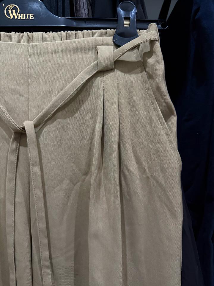 Бежевые брюки с поясом