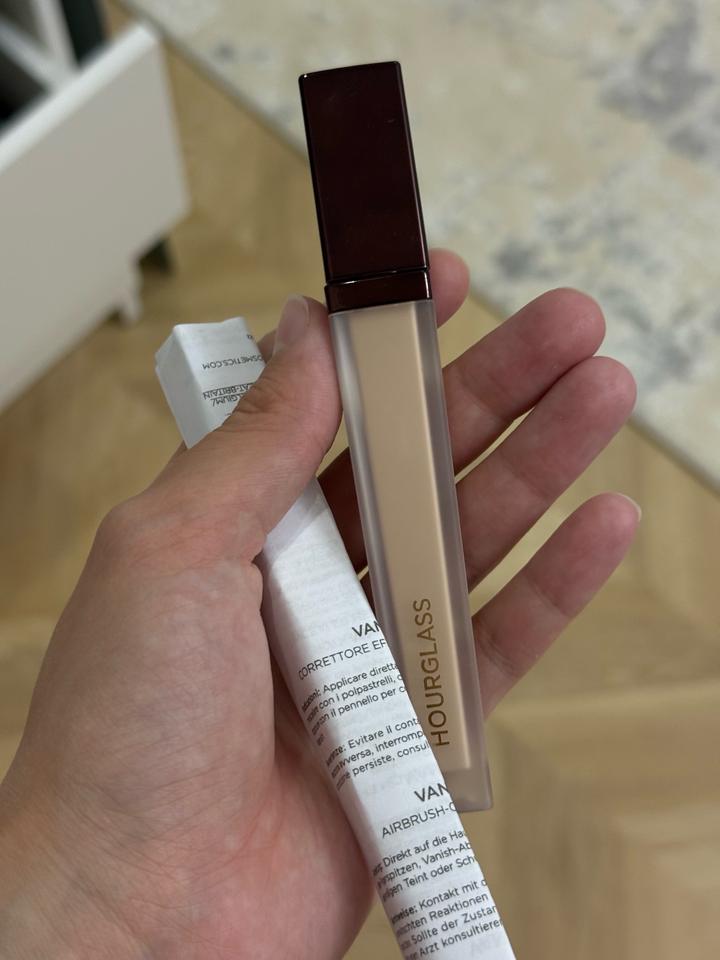 Hourglass консилер