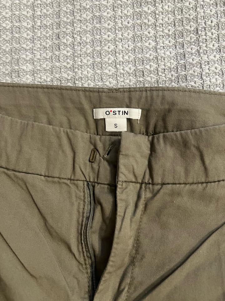 Оливковые брюки Ostin