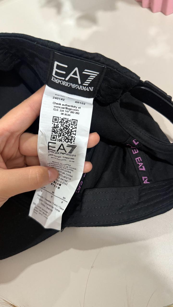 Чёрная кепка Emporio Armani