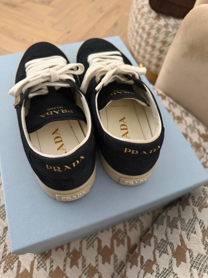 Кроссовки Prada жен. замшевые