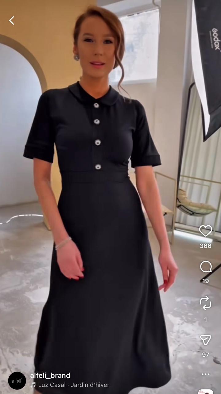 Трикотажное платье от бренда “Alfeli”