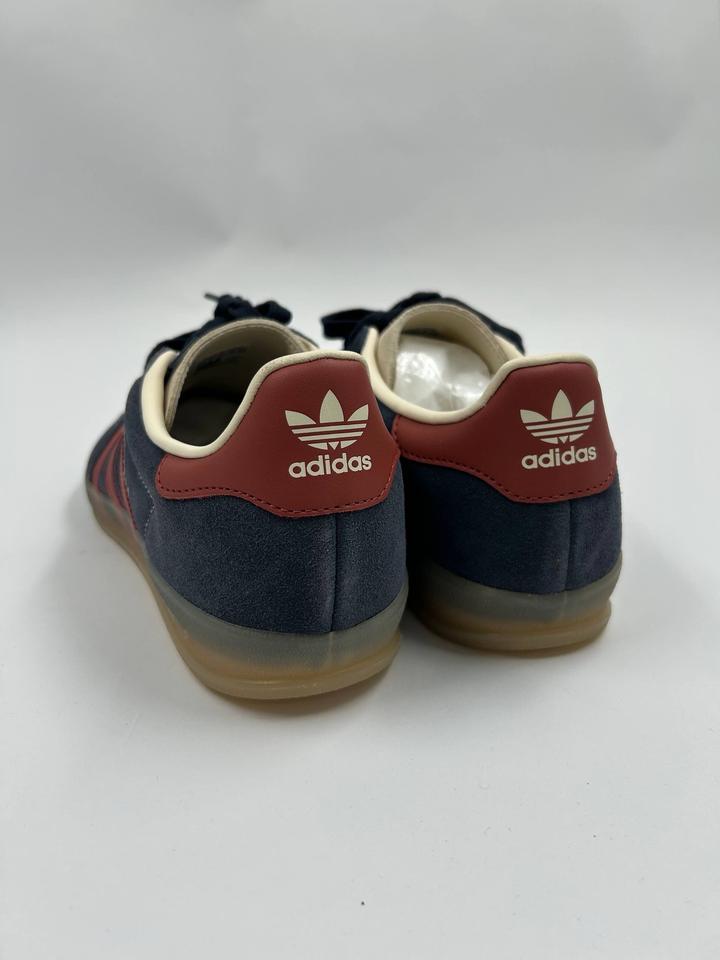 Абсолютно новые кеды Adidas