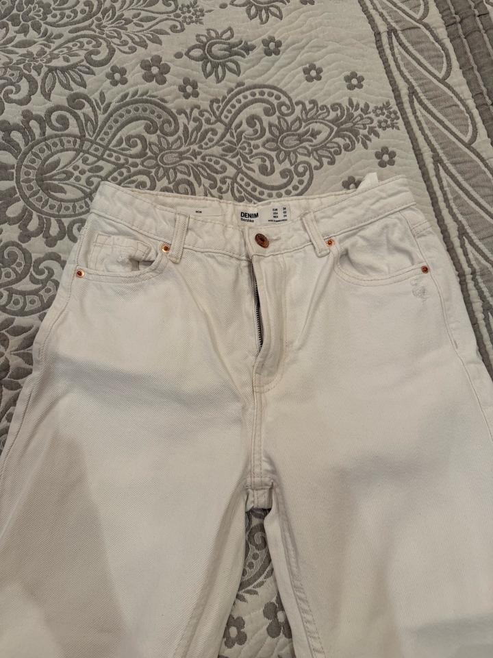 Джинсы Mom Bershka