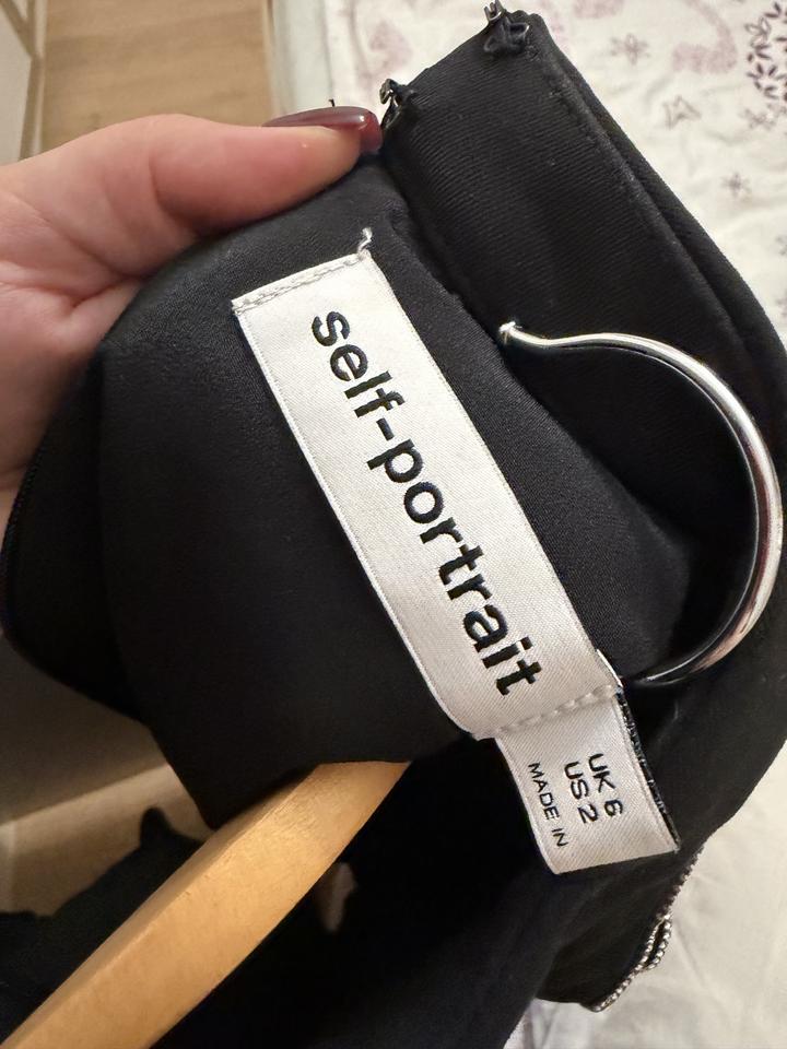 Чёрное платье Self-portrait