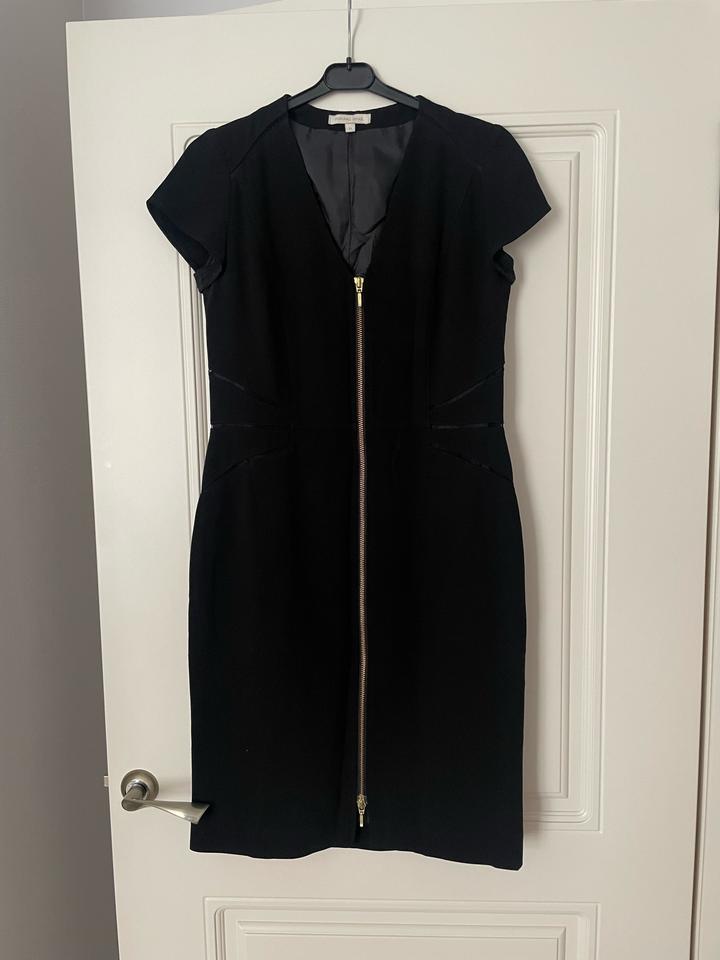 Платье на молнии