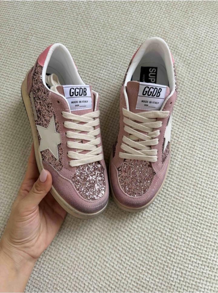 модные кроссовки для женщин