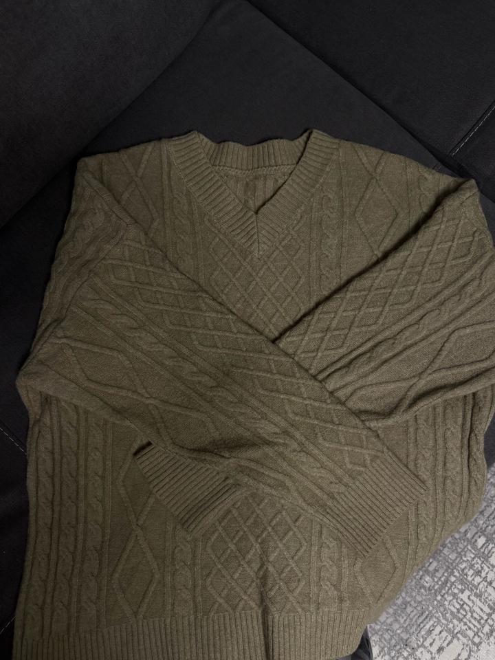 Свитер шерстяной