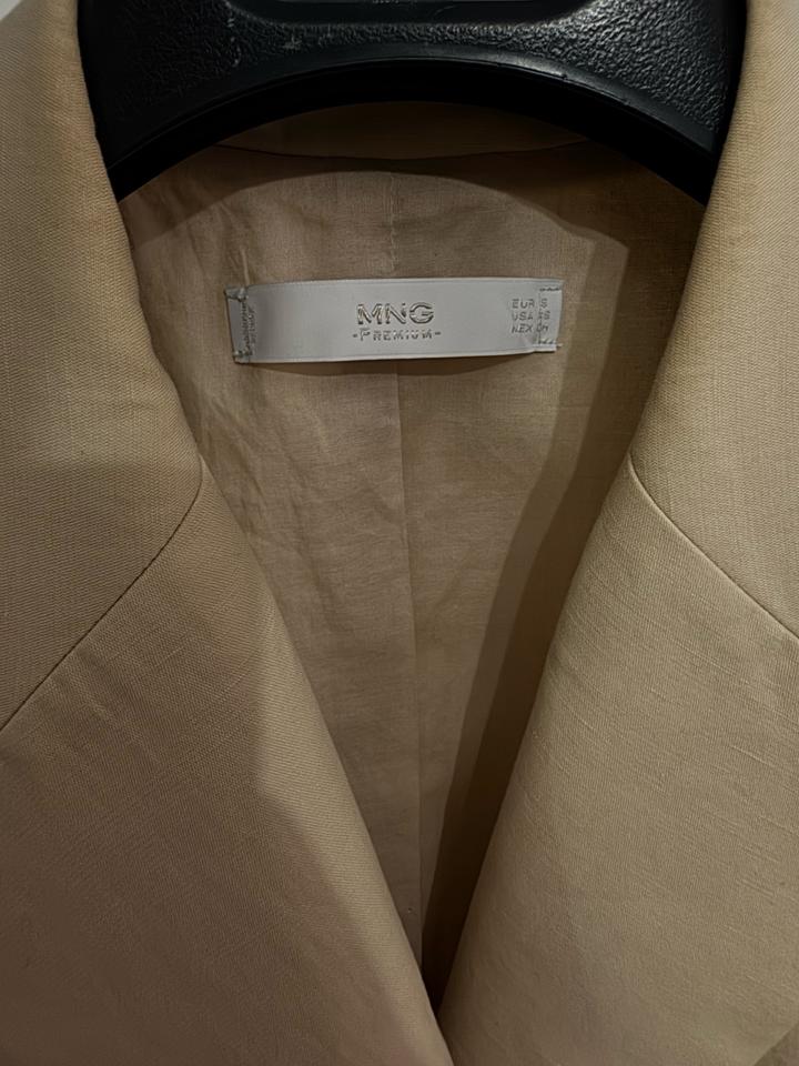 Бежевый жакет