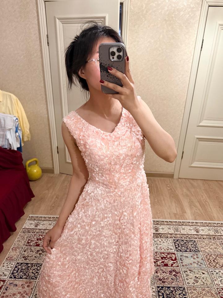 Пышное розовое платье