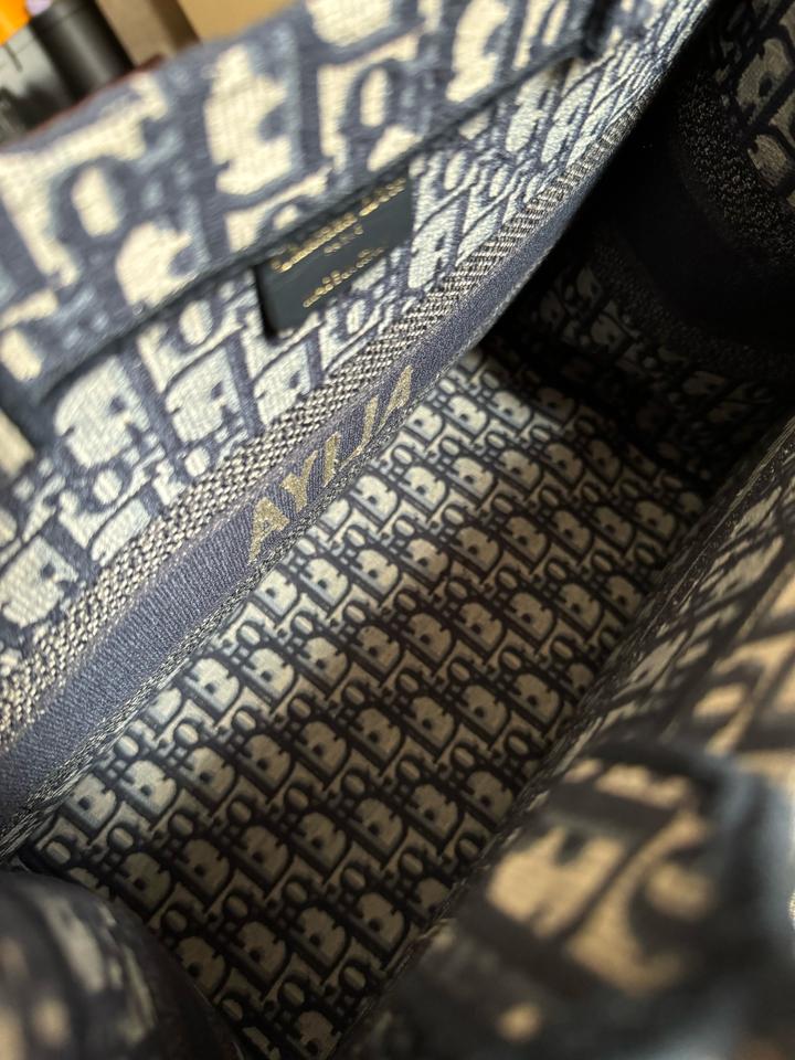 Medium Dior Book Tote для Алии