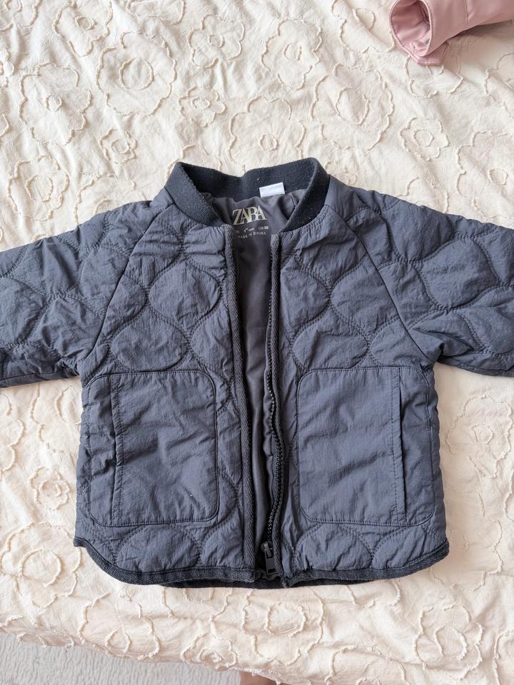 Черная куртка Зара, размер 86(1-1,5)