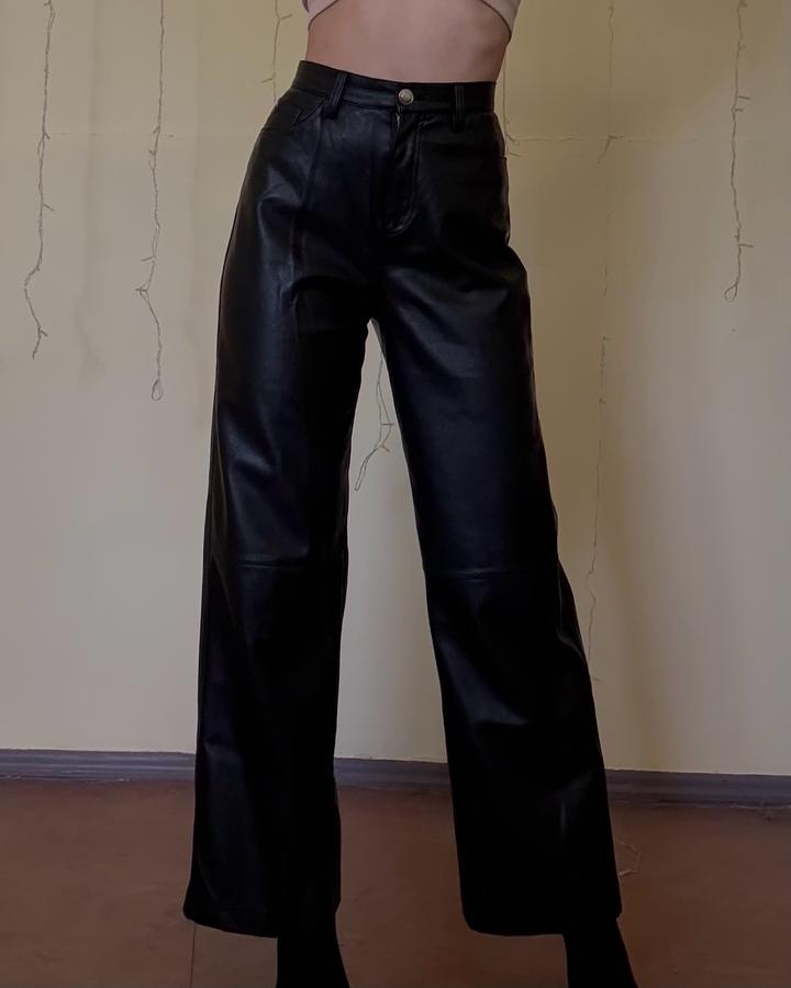 Черные кожаные штаны на высокой посадке