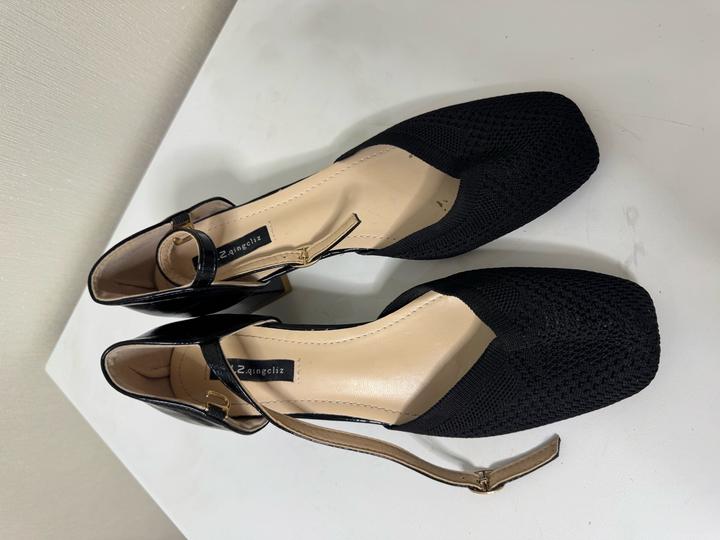 Туфли черные с устойчивыми каблуками