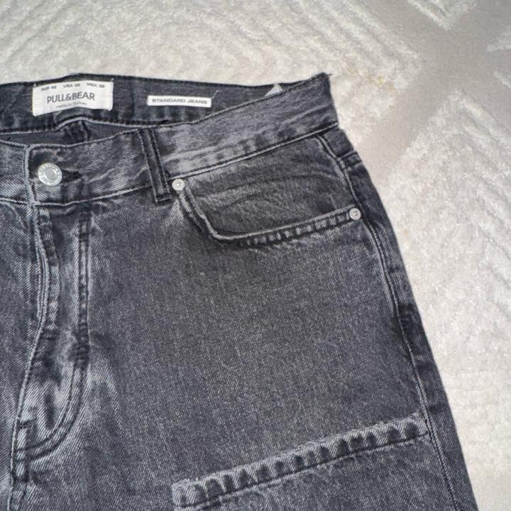 серые джинсы Pull&bear