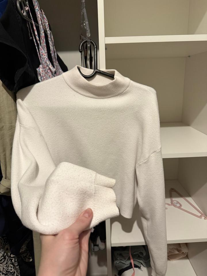 Bershka укороченый свитер