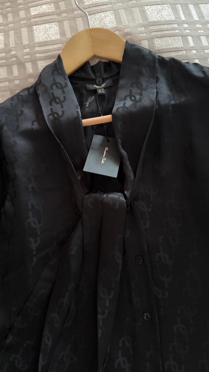 Черная блуза Massimo Dutti