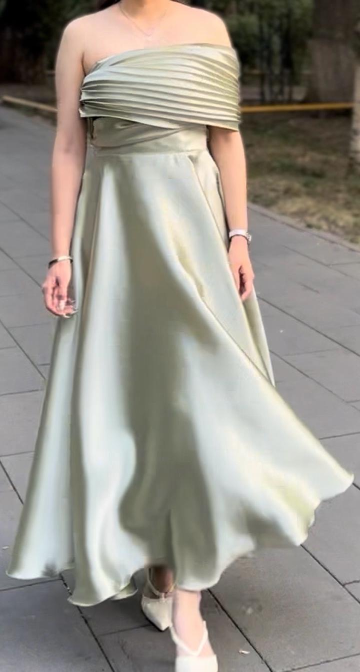 Фисташковое платье